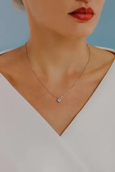 collana oro bianco acquamarina cuore e diamanti GLQ272 Comete - immagine 2
